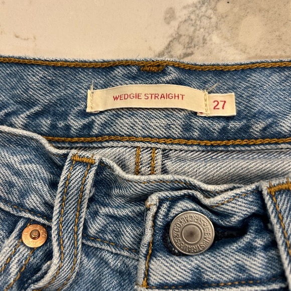 EUC Size 27 Wedgie straight distressed Levi’s. - Picture 3 of 4